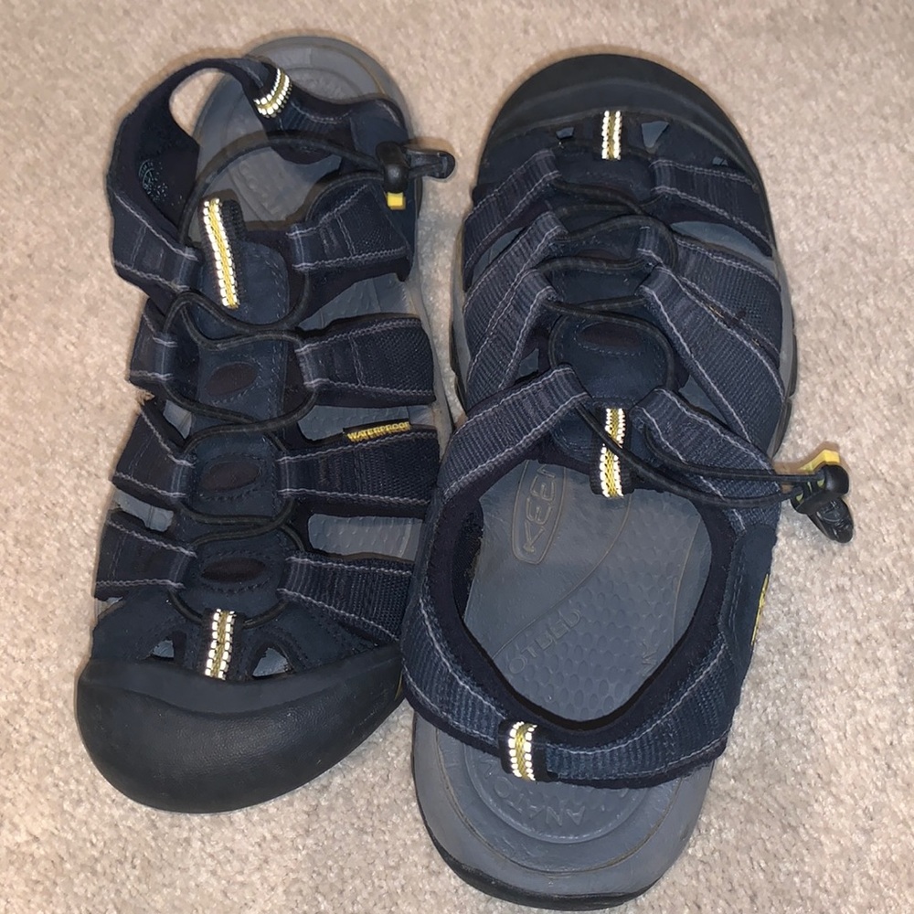 Keen water shoes 9